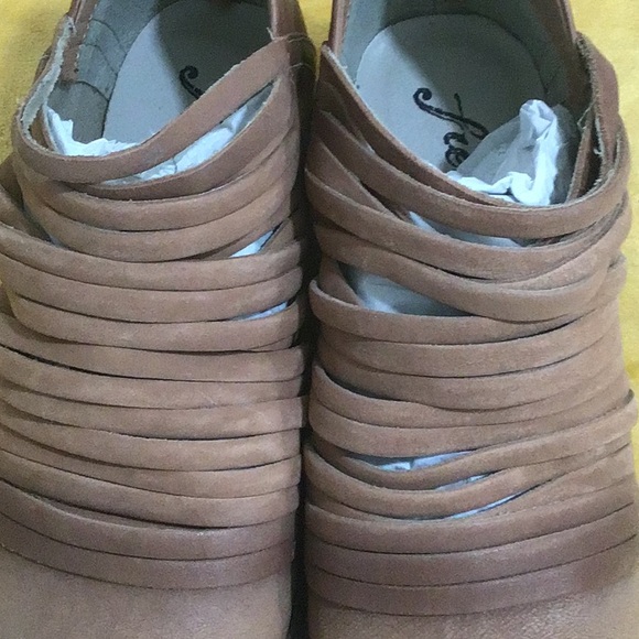 🆕 FREE PEOPLE Lost Valley Moccasin Bootie Distressed Leather - Picture 5 of 12